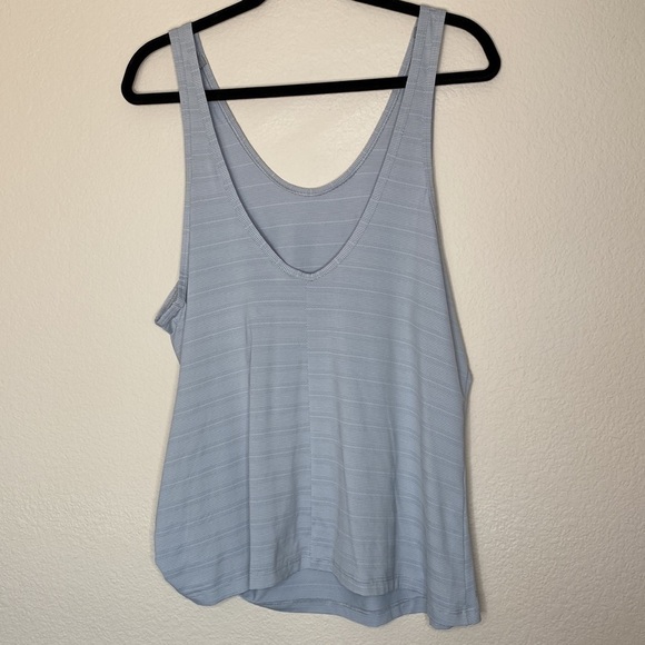 Athleta max out tank Sz large side knot grey stripe - Picture 4 of 6